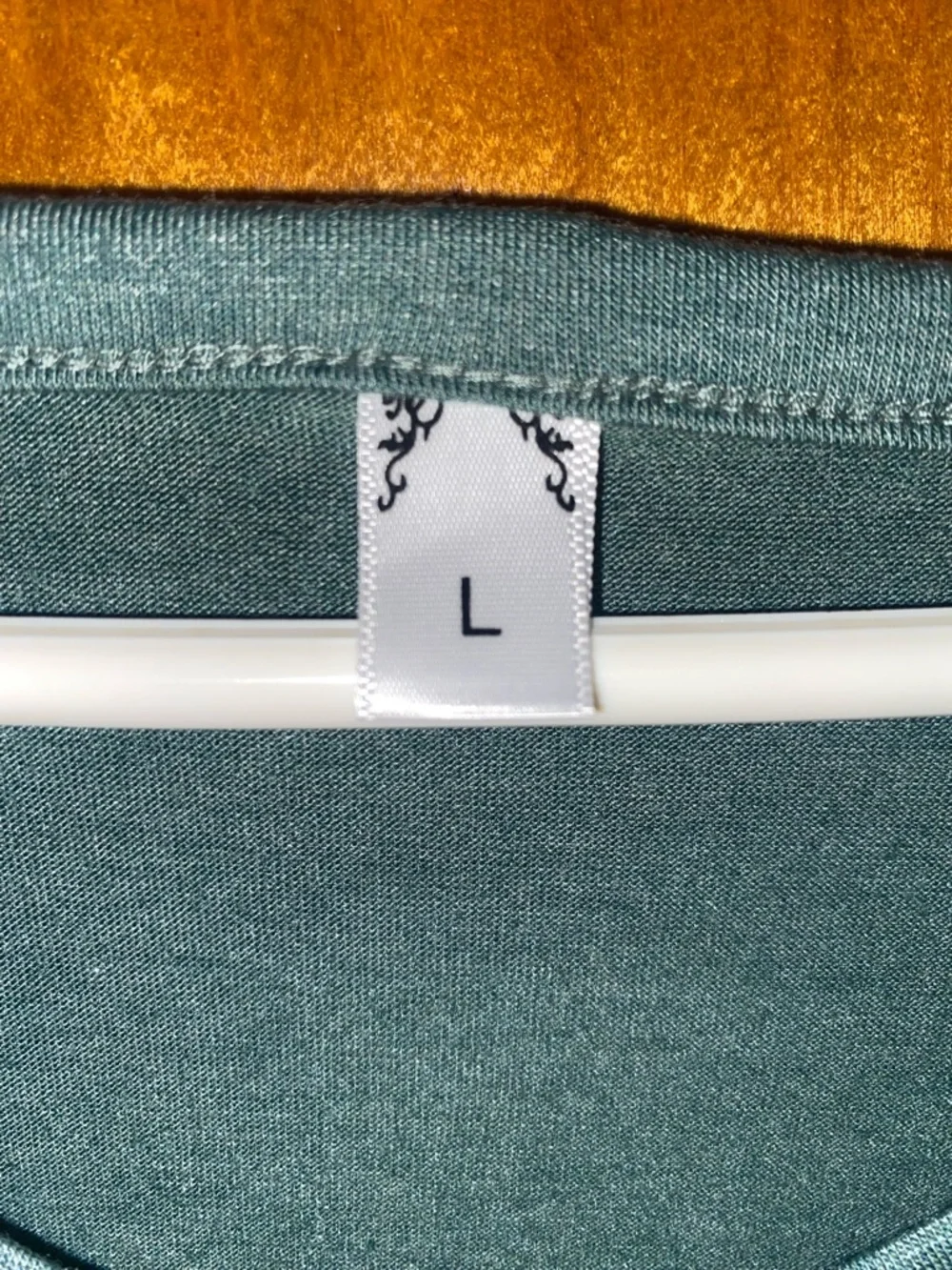 Women’s V-neck featuring a distinctive white "butterfly heart" graphic. NEW SZ L - Picture 2 of 3